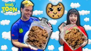 LUCCAS NETO VENDE BISCOITOS EM CASA ( BRINCANDO DE ESCOTEIRO )