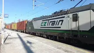 проходящий контейнеровоз