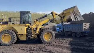Caterpillar 992G Wheel Loader Loading 4 Axle Trucks With One Pass - Sotiriadis/Labrianidis - 4k