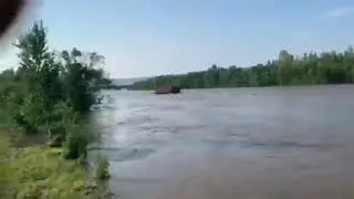 Река Китой сильно поднялся даже дом снесло.