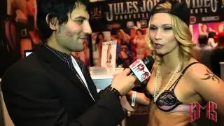 Sexy Dakota James 1st AVN Twerks Her Booty