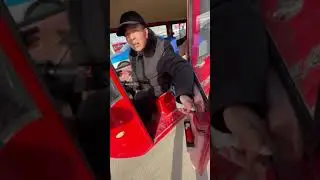 ПОЛИЦЕЙСКИЙ ПОДВЕЗ ЗУБАРЕВА ДО ТЕАТРА 