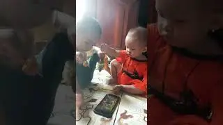 diem-diem anak balita mau jajan juga😁 eh berhasil diambil🤭