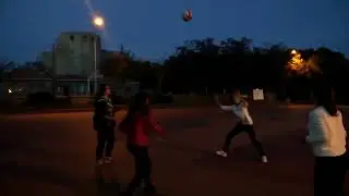 Anıtta Voleybol Oynadık