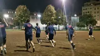 La ciurma si riscalda al campo