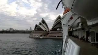 Cruise Ship Makes U-Turn at Opera House