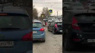 Бабушка тормозит все машины и никто не останавливается… Будьте добрее… Кому-то нужна Ваша помощь 🤩
