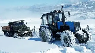 Урал застрял в Снегу. Пришол на Помош Трактор Беларусь 1221