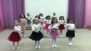 Флешмоб девочек детского сада «Я мама-помогалочка»