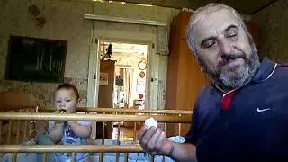 SAM 2020  МАЛЫШ  КУШАЕТ ЯЙЦО И ОГУРЕЦ.