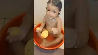 Mishika's bath 🛁 time with her cute 🥺 duck 🦆 