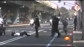 Motorcycle Cop Police Speed Bump Fail /Tören geçişinde kasise takılan motorlu polis