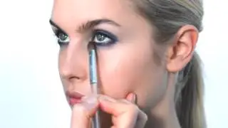 SLIK LEGGER DU EN IØYNEFALLENDE ØYENMAKEUP