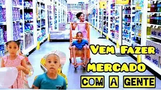 FAZENDO MERCADO COM A MAMÃE (RUNNING TO THE MARKET WITH MOM)