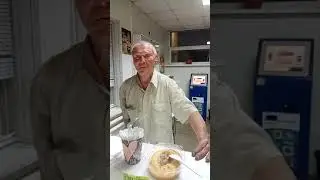 Бездомный, но добрейший души человек Колян всё таки передал привет😁👍Завтра стрим ребятушки,🥰🥰🥰