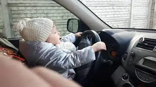 АНЯ ЗА РУЛЕМ