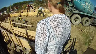 Заливаю фундамент.