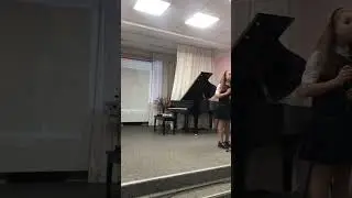 Выступление на общешкольном концерте..