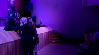 Девчонки спели с артистом на концерте!