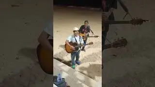 БЕДНЫЙ ТАЕЦ ПОЕТ РУССКИЕ ПЕСНИ 