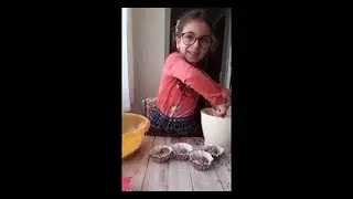 Making Delicious Chocolate Cupcakes