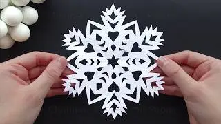 Basteln für Weihnachten: Leichte Schneeflocken basteln als einfache selbst gemachte Weihnachtsdeko ❄