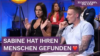 Sabine erhält Applaus von ihren Girls | Temptation Island