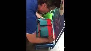 Проверка размера ручной клади у авиакомпании 