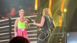 P!nk - Cover Me In Sunshine w/ Willow Sage Hart (Indianapolis, IN)