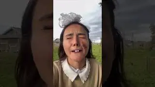 Лизонька и курочка😅