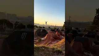 Brazilian vibes and big air! 🇧🇷✨ @gustavo_balaloka #bmx #bmxlife #bmxfreestyle