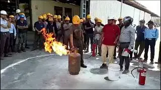 How To Stop Gas Cylinder fire | गैस सिलेंडर में लगी आग को कसे बुझाए | Ravi Sharma ji  marg Darshan