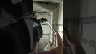 Что делаешь? 😳 Свет проводишь? А не один!?😂