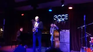 ЭССЕ ЖЖЁТ! Солируют Сергей Головня и Алексей Бейкер.