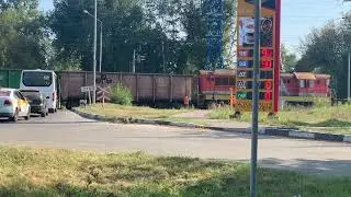 ТГМ4А и ЧМЭ3 на подъездном пути к заводу Rockwoll