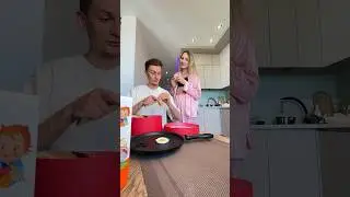 чехол-завтрак для любимого🍳 под люстрой оставила сюрприз для него❤️ и в холодильнике….