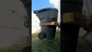 Heil Formula 7000 Garbage Truck - Up Close & Personal!