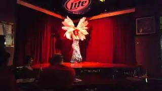 Anais FATALE  dancing with feather fans
