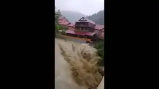 ЯК ВИГЛЯДАЄ ВОДОСПАД В ЯРЕМЧЕ ПІД ЧАС ПОВЕНІ