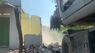 Powerful Excavator Destroys Building In Just 3 Minutes - Modern Machines Work