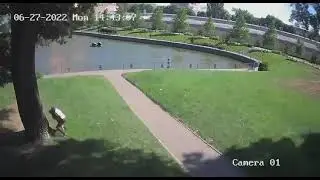 Момент прилёта российской ракеты по Кременчугу. Кадры с камер видеонаблюдения