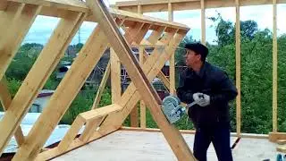 Подъем стены на втором этаже.