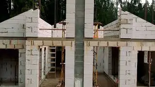 Дом 23. Ролик 1. Дом из газобетона, баня, хозблок, навес для авто.