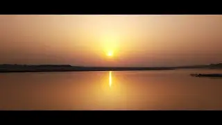 Sun Looks read and white