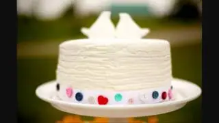 Stylish and Simple Wedding Cakes & Photos