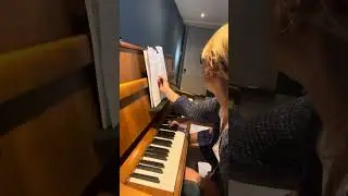 Piano lessons for young beginners