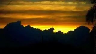 A revoada de pássaros com o sol nascendo na Fonte Grande