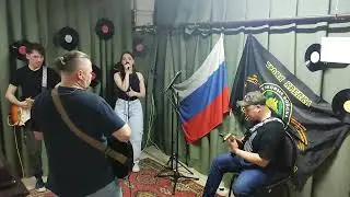 Грустные люди