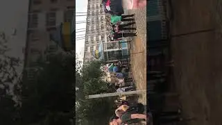Он начал петь про капли дождя, и реально пошел дождь!