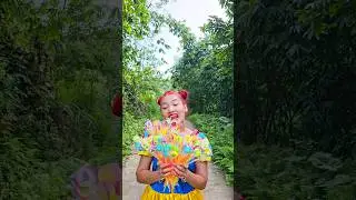 Snow White eating lollipop , strawberry candy , eye candy, lollipops, dinosaur eggs #shorts